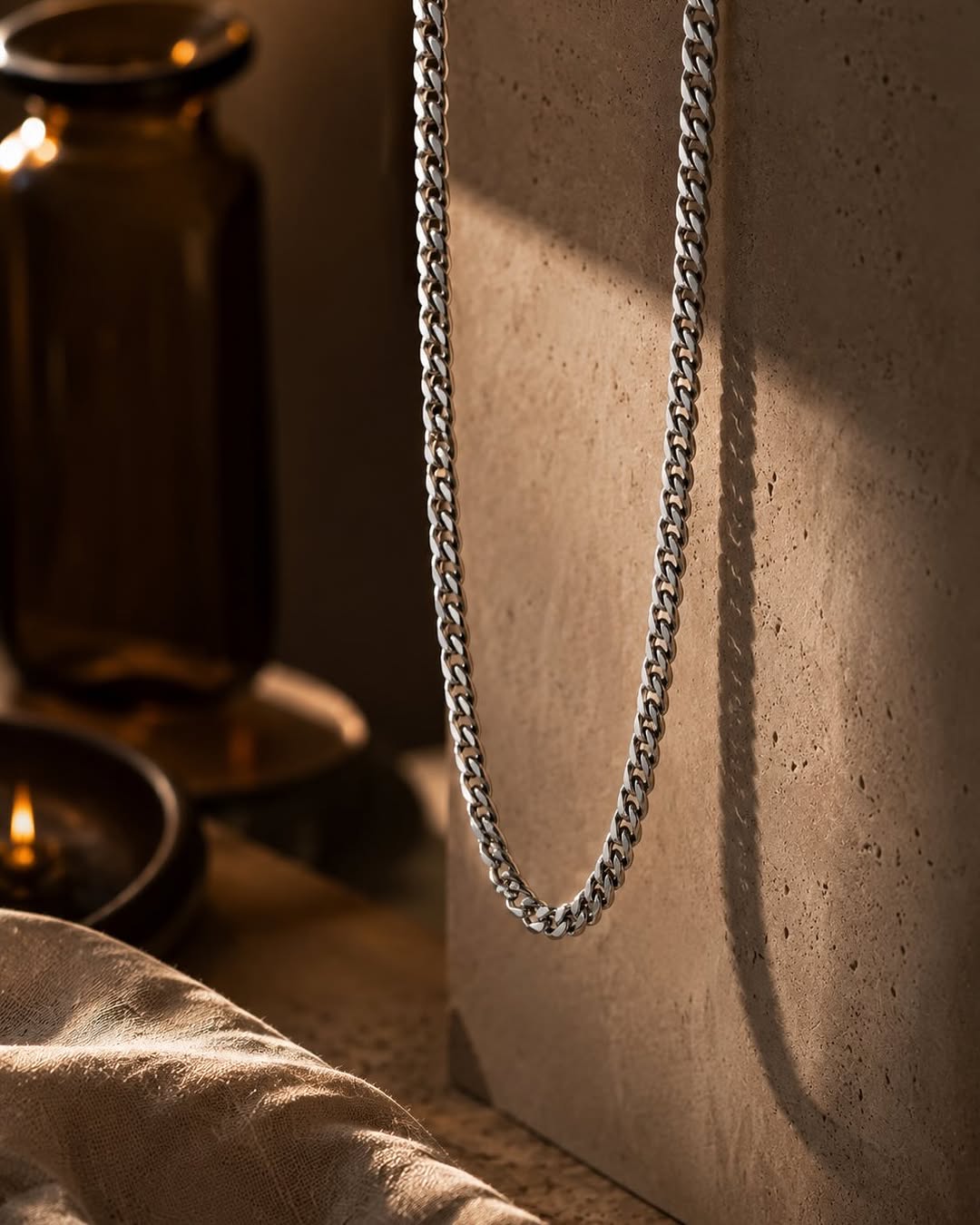 MOMNTS -- MANLY CHAINS